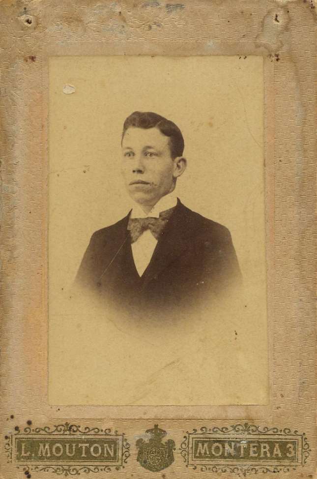 1880. FOTOGRAFOS ESPAÑOLES - Mouton , L., Madrid (1860-1890). Retrato de caballero, formato 5,5 X 8,5cm, ca 1880. Hesperus´ Collection